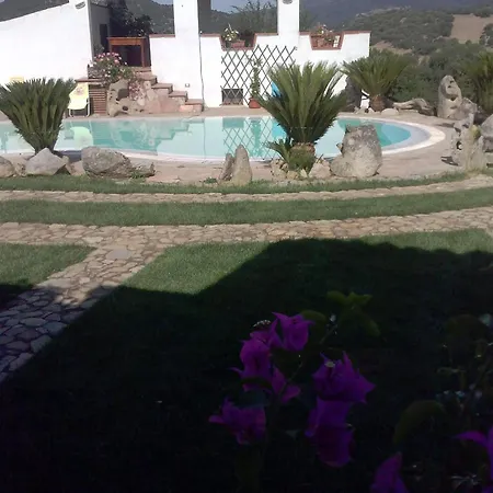 Bed & Breakfast Domo De Resteblas Berchidda